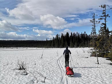 Skiing with the pulk | Photo: ET