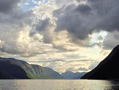 Self-guided Kayaking in Lysefjord | Photo: FE