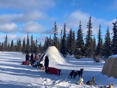 Accommodation is a mix of wilderness cabins and winter camping | Photo: KST