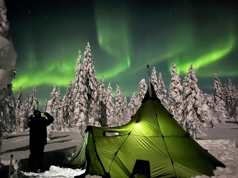 Winter camping and Northern Lights during your husky tour