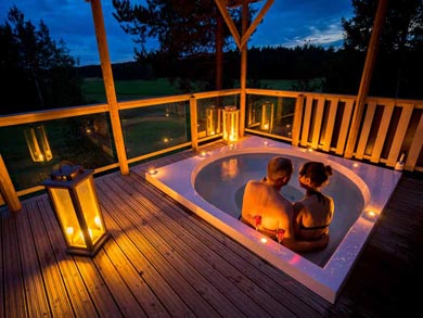 Hot tub at the cabin | Photo: TET