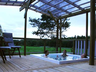 Hot tub at the cabin | Photo: TET