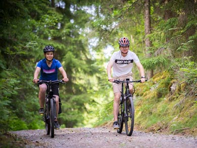 Cycling from the cabins | Photo: TET