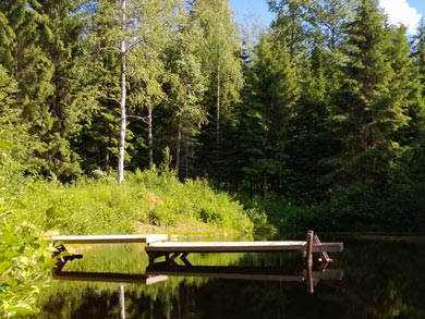 By the lake | Photo: TET