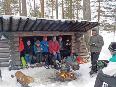 Meeting up for lunch served around the fire | Photo: UT