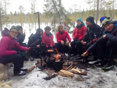 Lunch around the campfire | Photo: UT