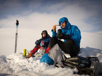 Stopping for lunch (Halti) | Photo: J.Järvenkylä